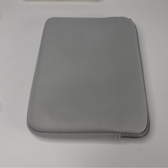 Host Pick!!!!  Apple IPad Essentials Kit “ONLY” Bundle Kit Check Description - Picture 4 of 11